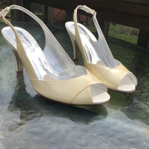 Gorgeous Gianni Bini Peep-Toe Slingback Heels